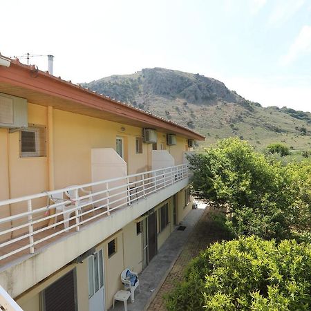 Korissia With Lake View Kournas Bagian luar foto