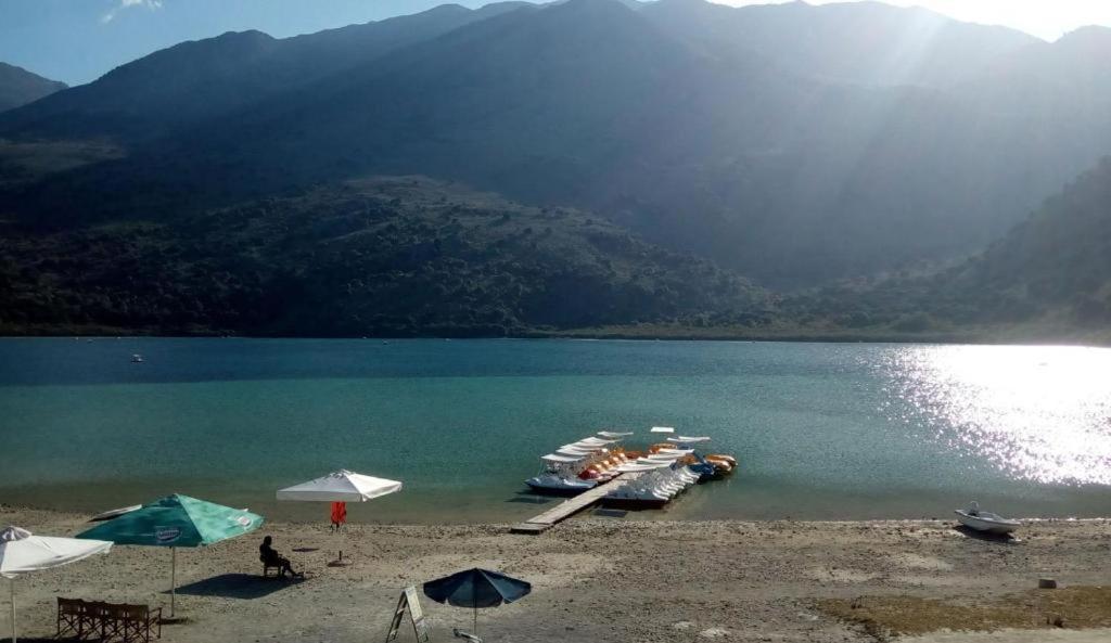Korissia With Lake View Kournas Bagian luar foto